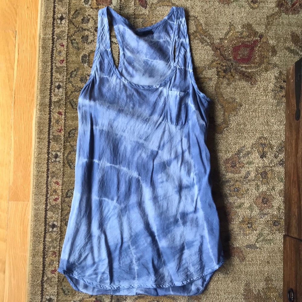 GAP silk blend tank.